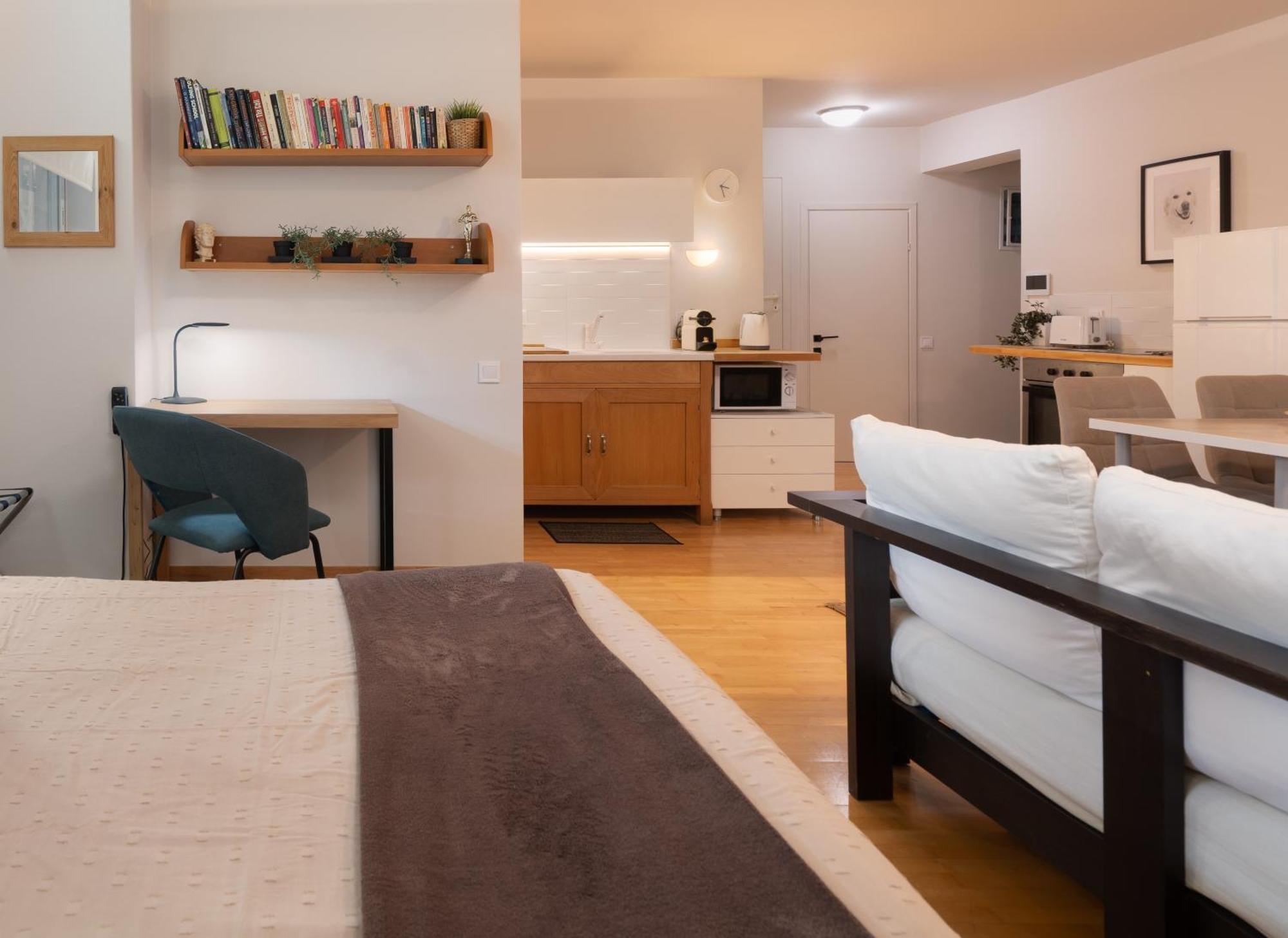 Bright, Cosy Studio Close To Glyfada Beach & Center アテネ エクステリア 写真